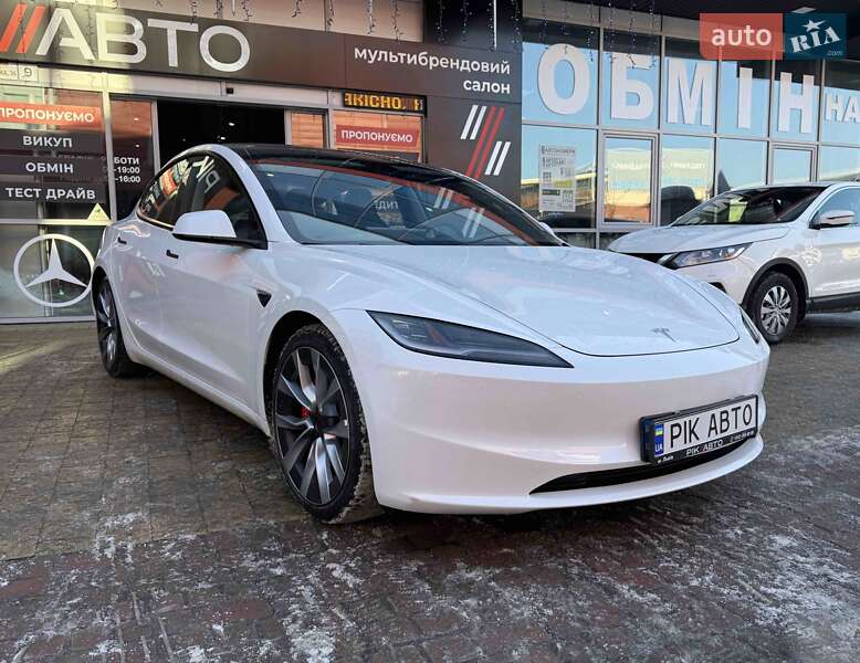 Седан Tesla Model 3 2024 в Львові