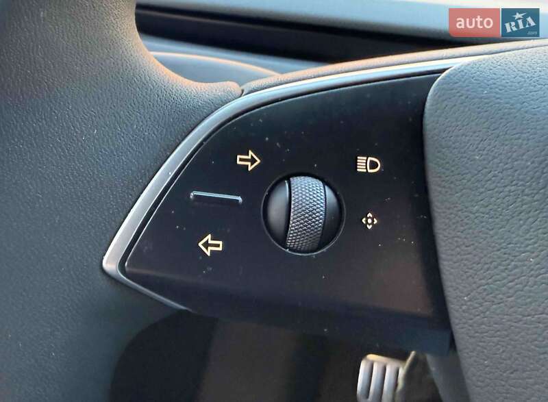 Седан Tesla Model 3 2024 в Львові