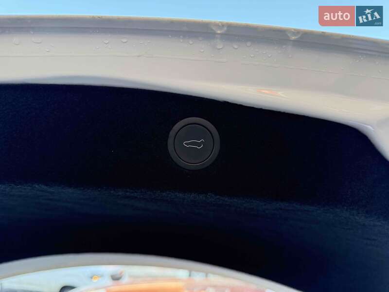 Седан Tesla Model 3 2024 в Львові