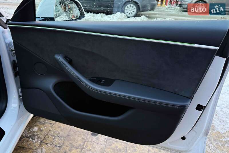 Седан Tesla Model 3 2024 в Львові