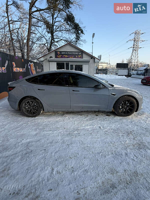 Седан Tesla Model 3 2021 в Киеве