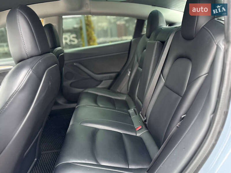 Седан Tesla Model 3 2021 в Киеве