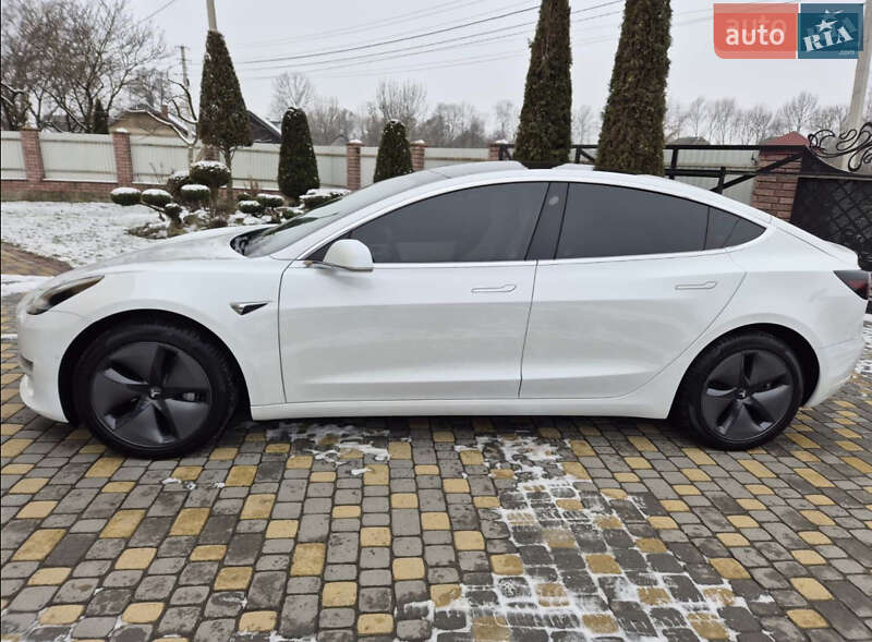 Седан Tesla Model 3 2019 в Львове