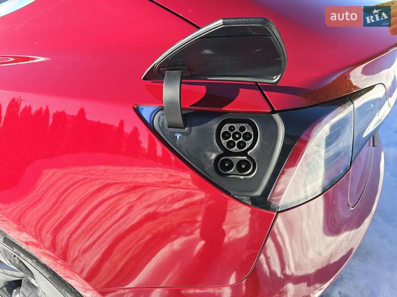 Седан Tesla Model 3 2019 в Львові