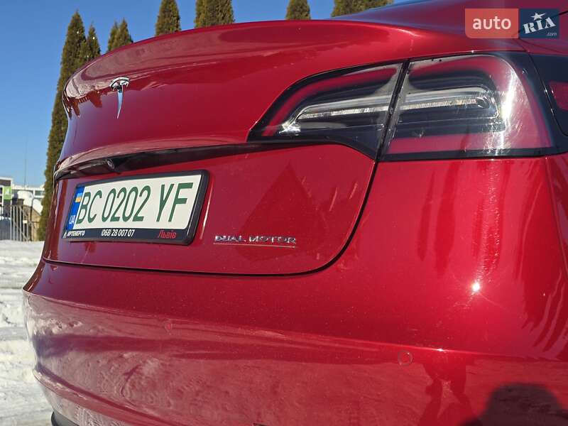 Седан Tesla Model 3 2019 в Львові