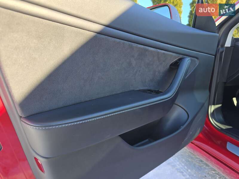 Седан Tesla Model 3 2019 в Львові