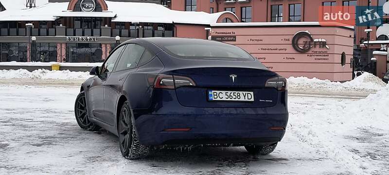 Седан Tesla Model 3 2022 в Дрогобичі