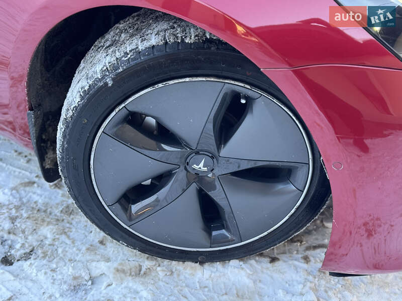 Седан Tesla Model 3 2021 в Ивано-Франковске