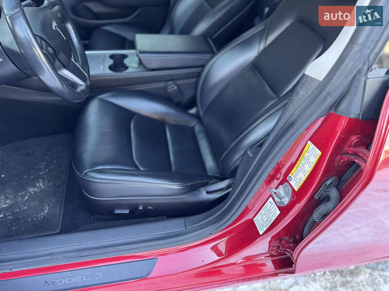 Седан Tesla Model 3 2021 в Ивано-Франковске