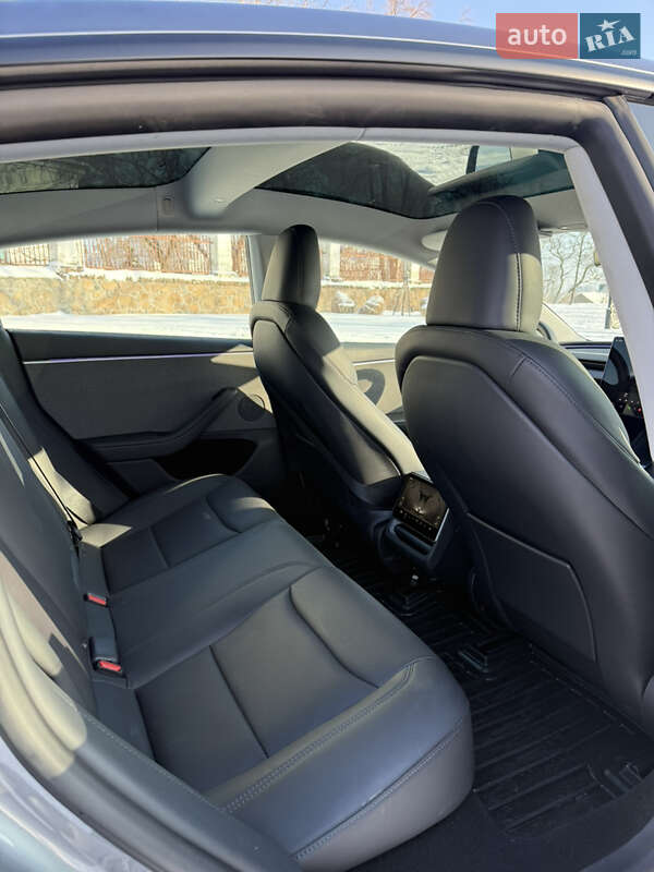 Седан Tesla Model 3 2024 в Білій Церкві