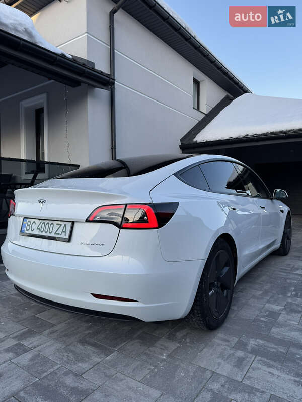 Седан Tesla Model 3 2021 в Дрогобыче