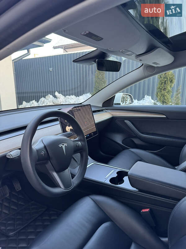 Седан Tesla Model 3 2021 в Дрогобыче