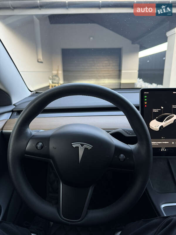 Седан Tesla Model 3 2021 в Дрогобыче