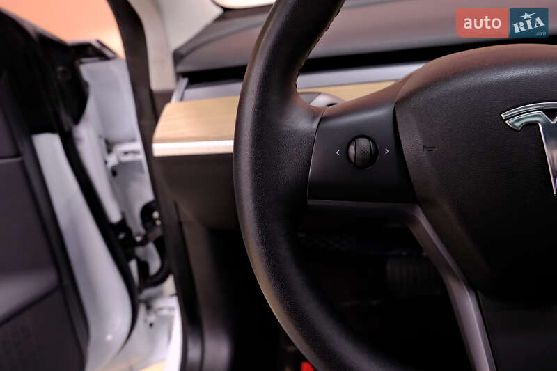 Седан Tesla Model 3 2019 в Одессе