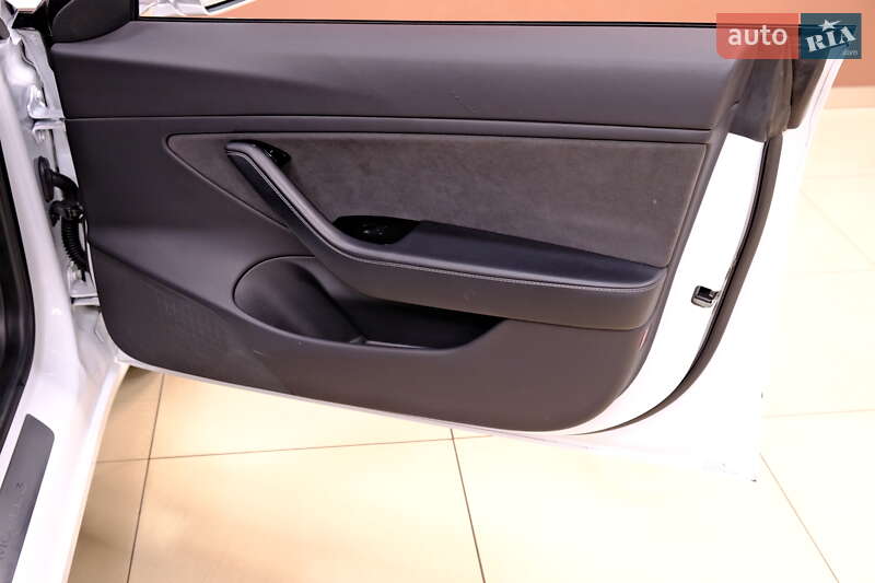 Седан Tesla Model 3 2019 в Одессе