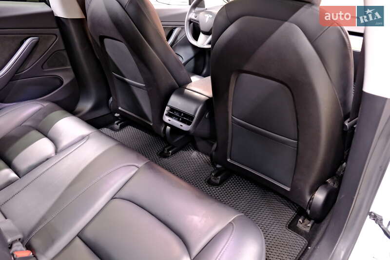 Седан Tesla Model 3 2019 в Одессе