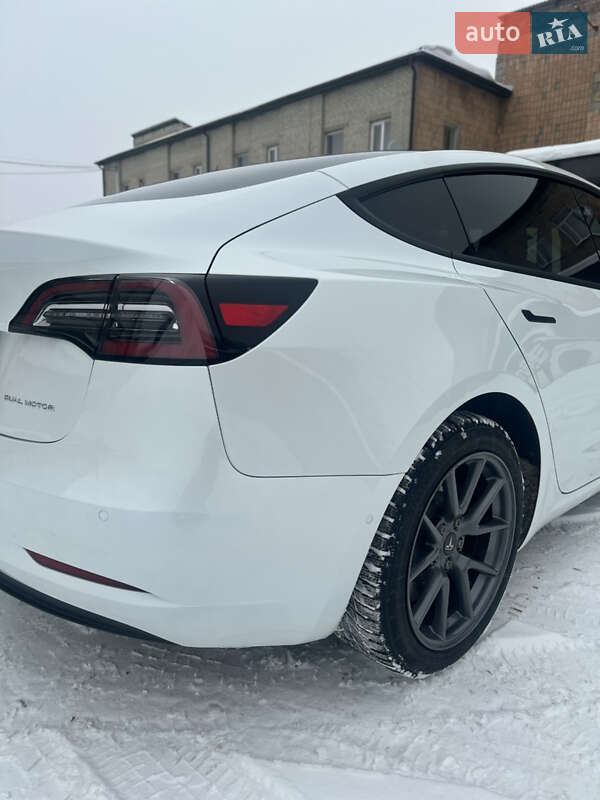 Седан Tesla Model 3 2022 в Ковелі