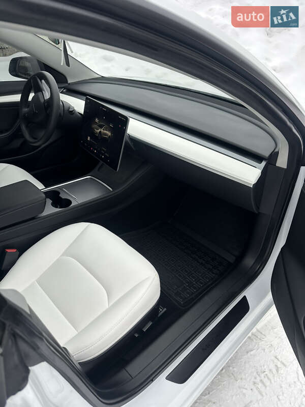 Седан Tesla Model 3 2022 в Ковелі