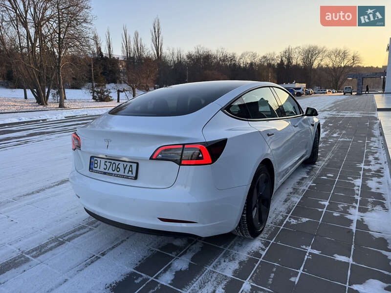 Седан Tesla Model 3 2022 в Кременчуці