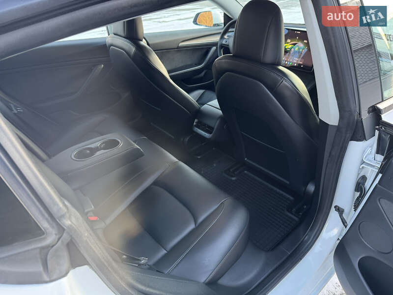 Седан Tesla Model 3 2022 в Кременчуці