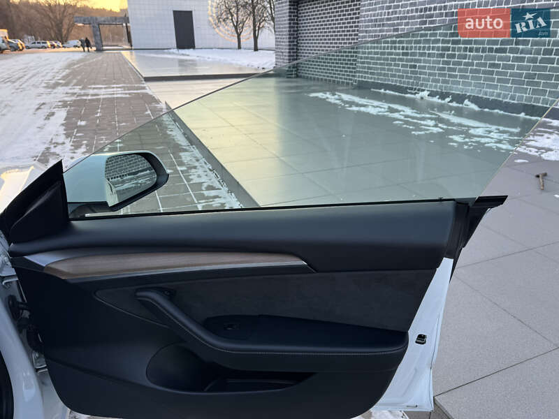 Седан Tesla Model 3 2022 в Кременчуці