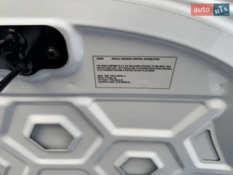 Седан Tesla Model 3 2022 в Кременчуці