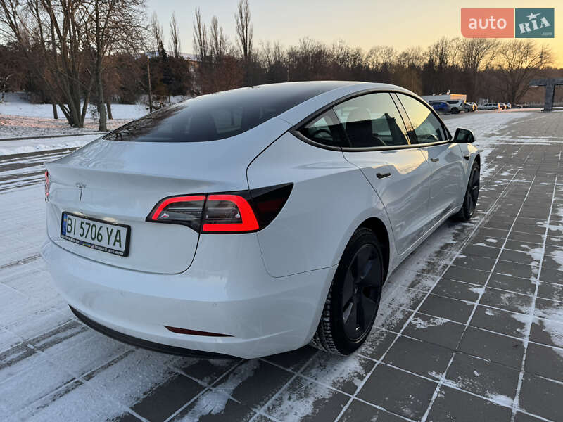 Седан Tesla Model 3 2022 в Кременчуці