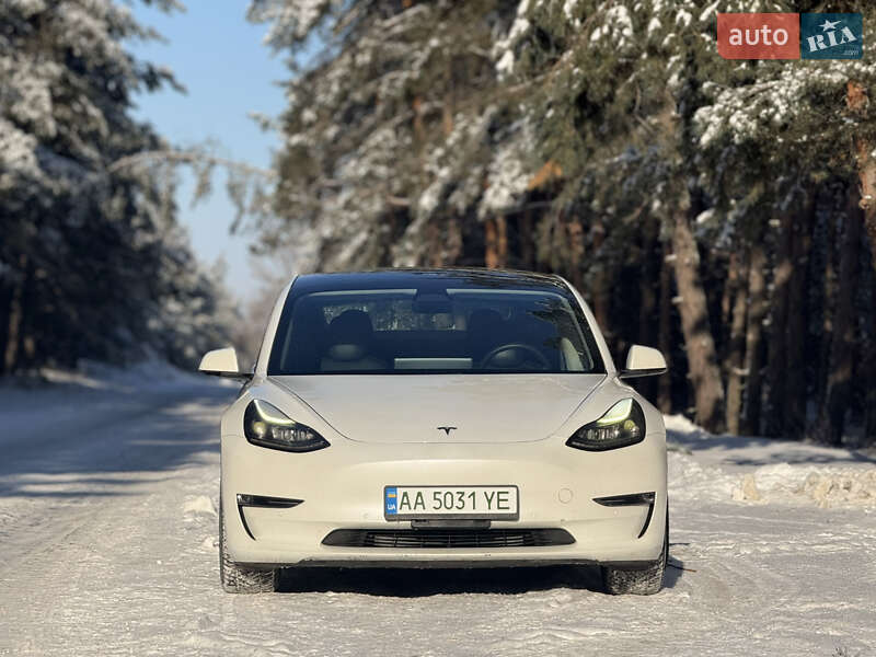 Седан Tesla Model 3 2022 в Києві
