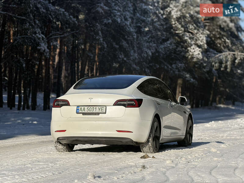 Седан Tesla Model 3 2022 в Києві