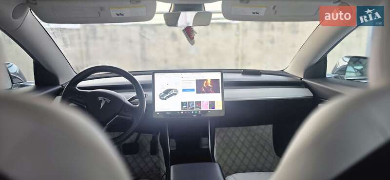 Седан Tesla Model 3 2019 в Глевасі