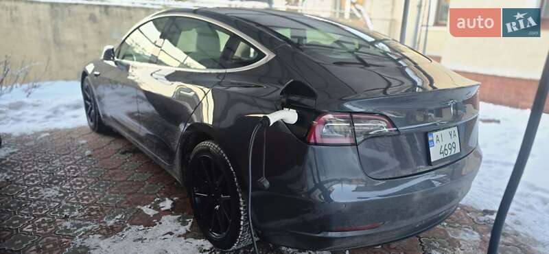 Седан Tesla Model 3 2019 в Глевасі