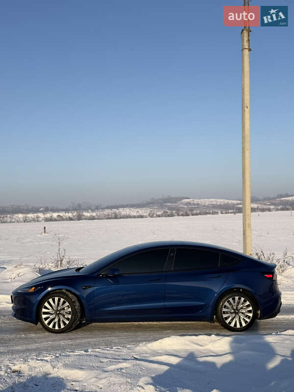 Седан Tesla Model 3 2025 в Хусті