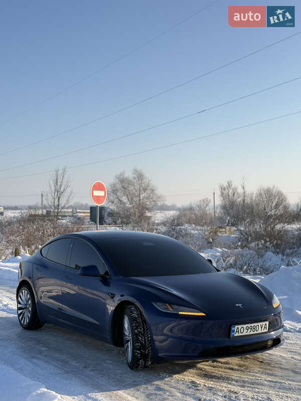 Седан Tesla Model 3 2025 в Хусті