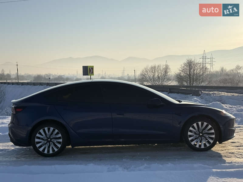 Седан Tesla Model 3 2025 в Хусті