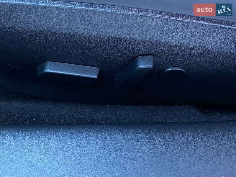 Седан Tesla Model 3 2018 в Львові