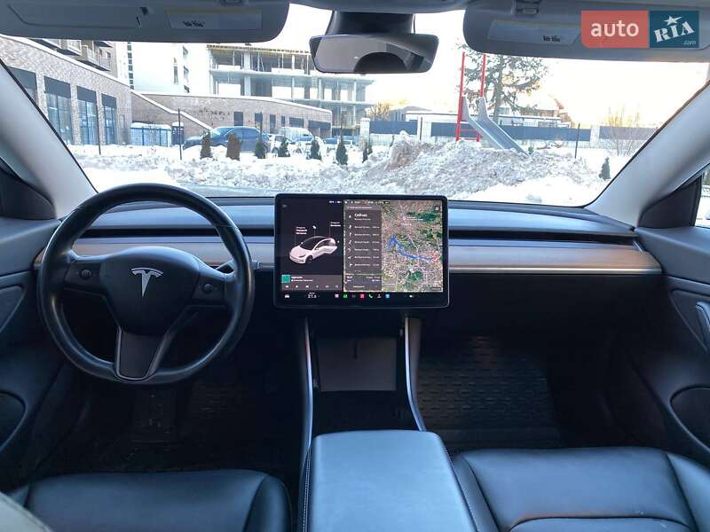 Седан Tesla Model 3 2018 в Львові