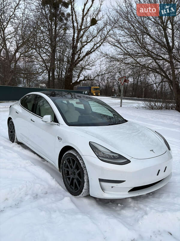 Седан Tesla Model 3 2019 в Киеве