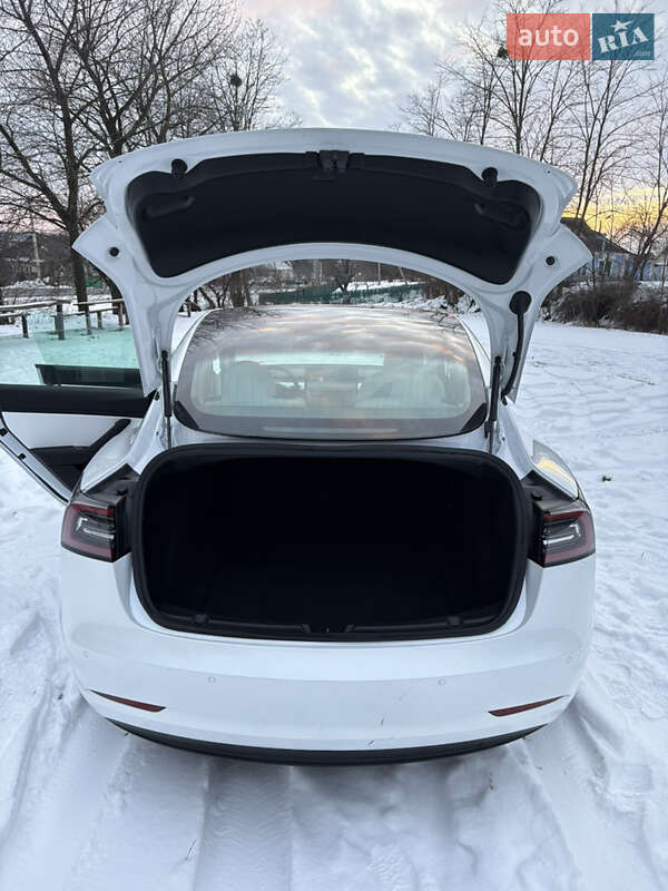Седан Tesla Model 3 2019 в Киеве