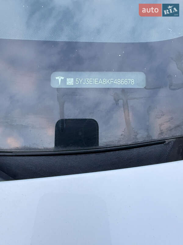 Седан Tesla Model 3 2019 в Киеве