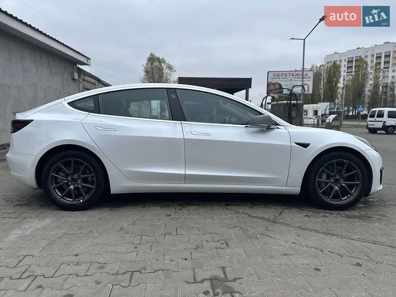 Седан Tesla Model 3 2018 в Києві