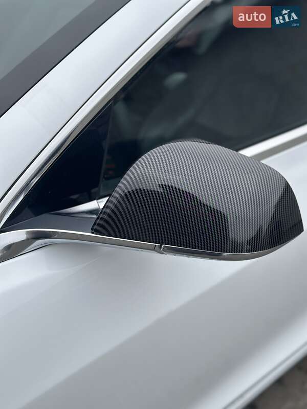 Седан Tesla Model 3 2018 в Києві