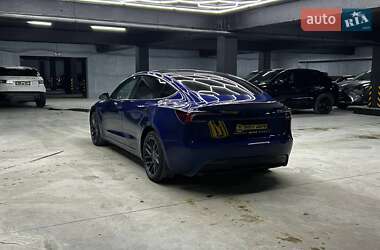 Седан Tesla Model 3 2024 в Черновцах