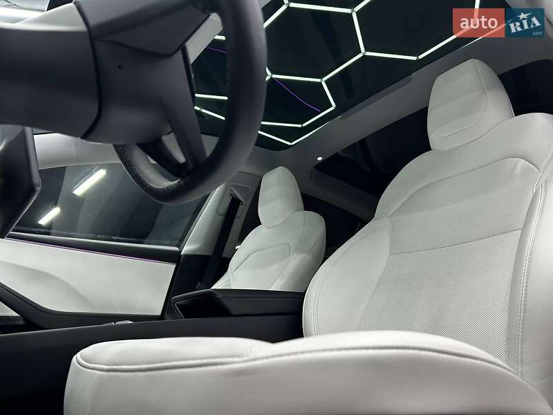 Седан Tesla Model 3 2024 в Чернівцях