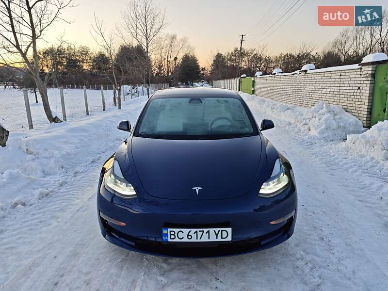 Седан Tesla Model 3 2023 в Львове