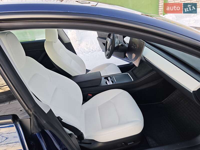 Седан Tesla Model 3 2023 в Львове