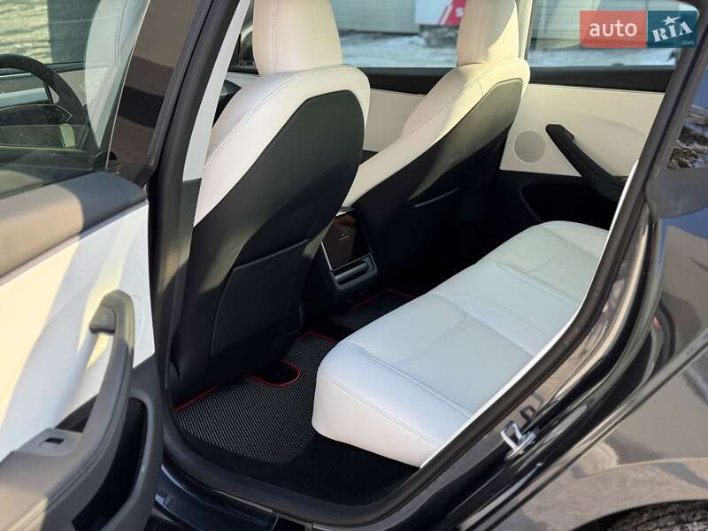 Седан Tesla Model 3 2024 в Киеве