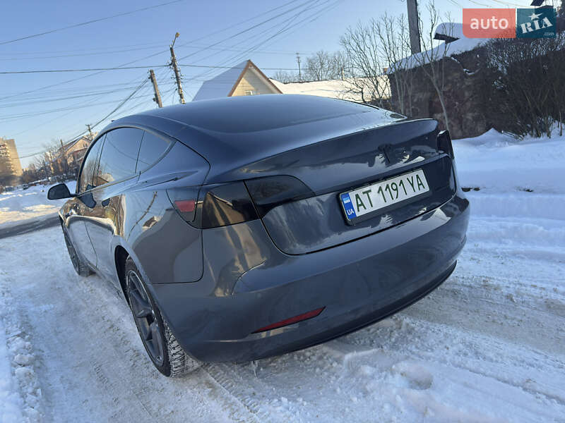 Седан Tesla Model 3 2022 в Івано-Франківську