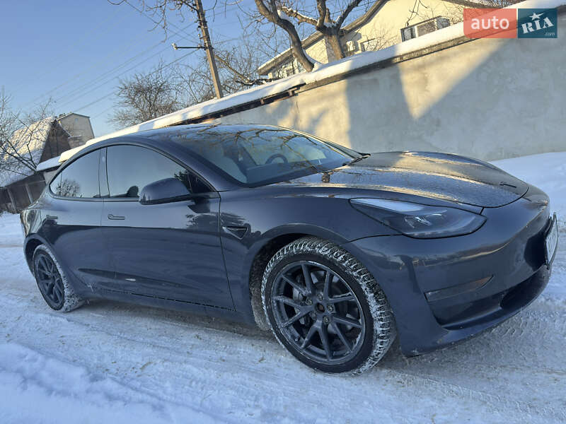 Седан Tesla Model 3 2022 в Івано-Франківську