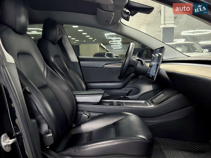 Седан Tesla Model 3 2021 в Николаеве