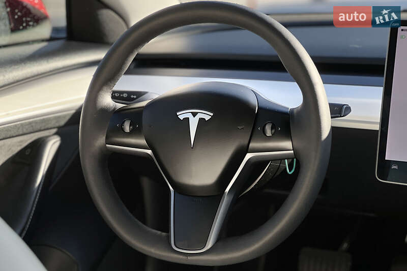 Седан Tesla Model 3 2023 в Львове